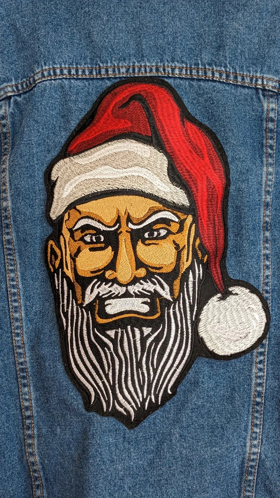 Chaqueta de mezclilla bordada "Bad Santa - Creepy Christmas" – photo 5